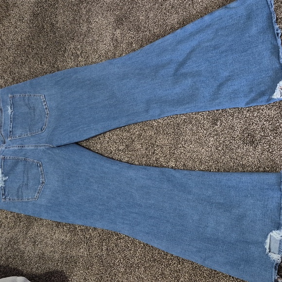 NWT American Eagle Super High-Rise Destroyed Flare Jeans Size 12 Short - Picture 6 of 9